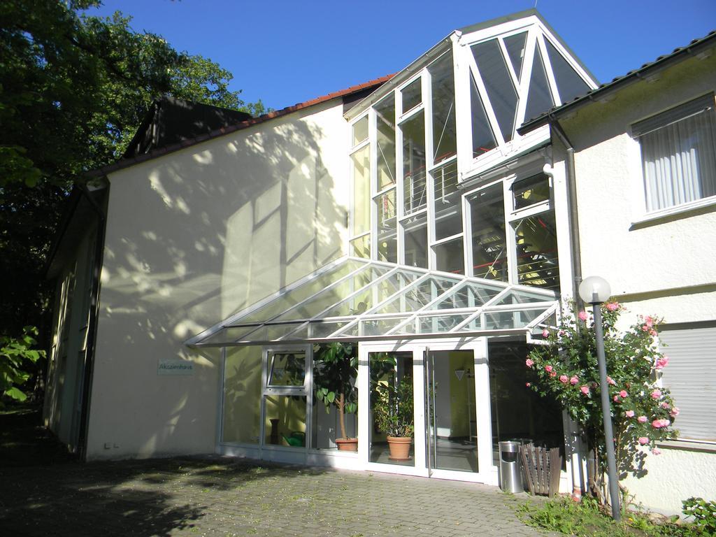 Hotel Landgut Burg Gmbh Weinstadt Exterior photo