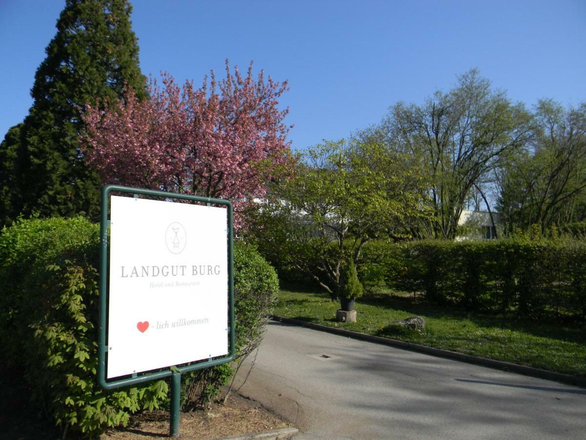 Hotel Landgut Burg Gmbh Weinstadt Exterior photo